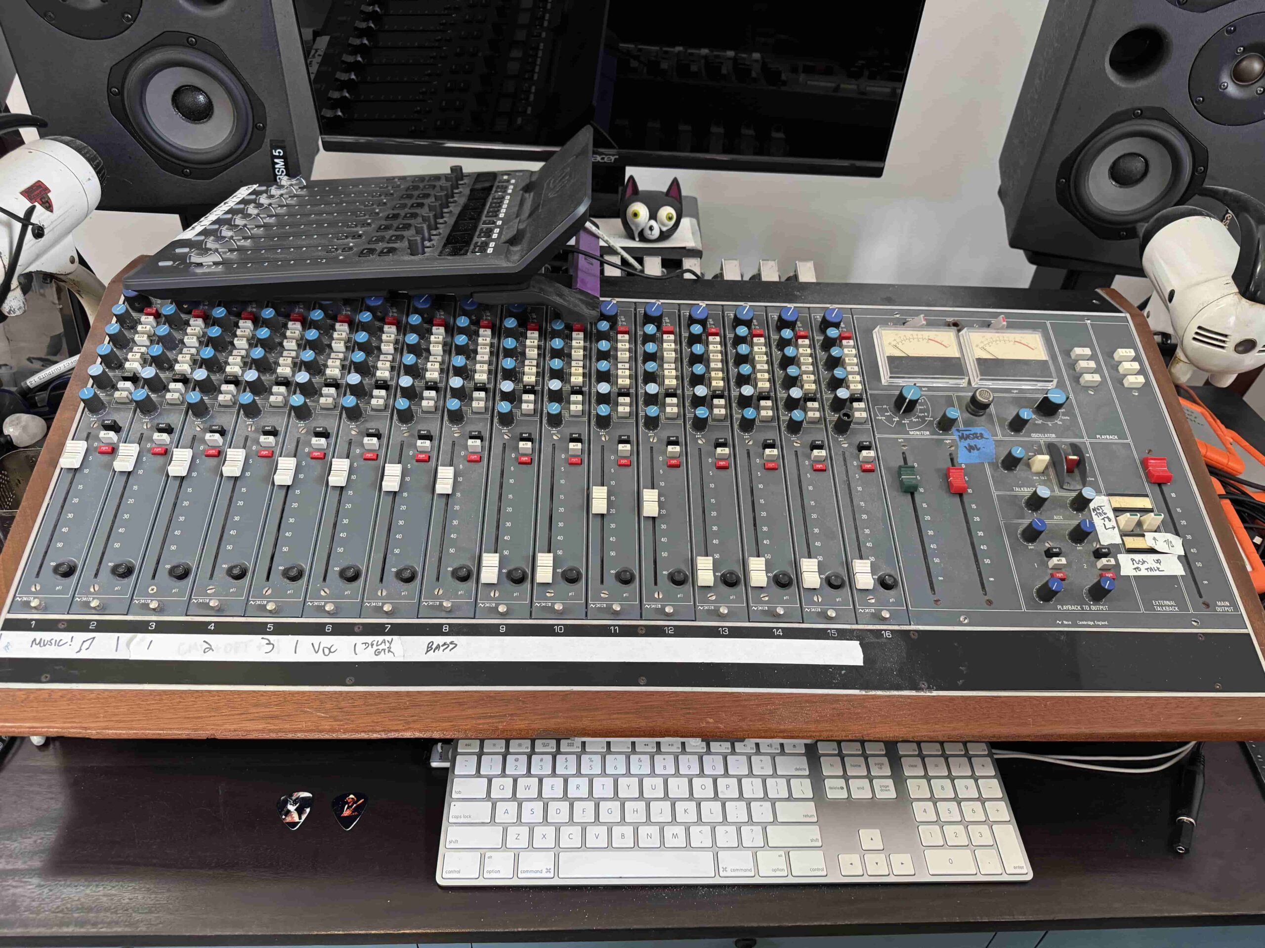 Neve 5416 console